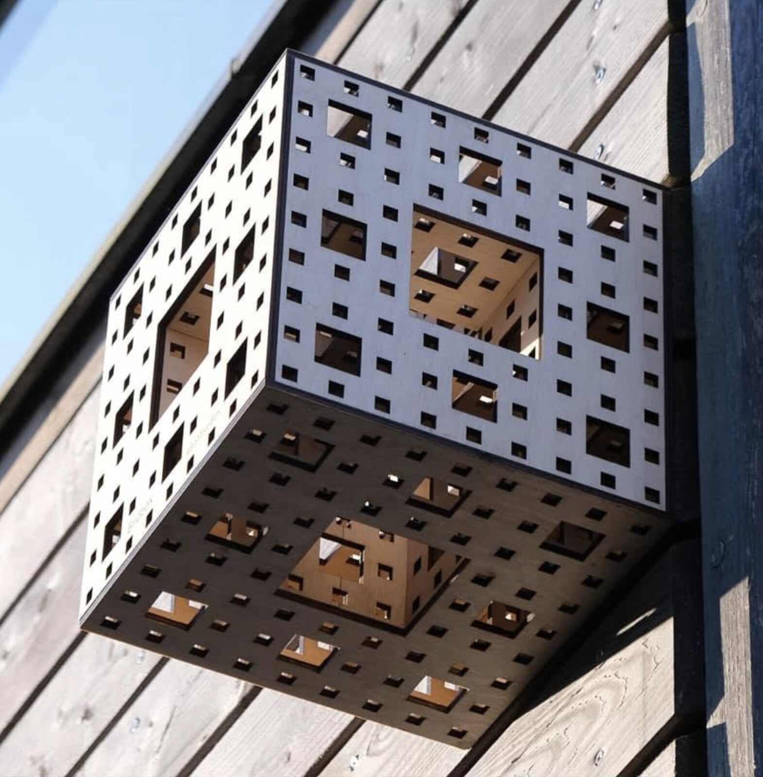 Wingers bird box — geometric fractal-patterned design
